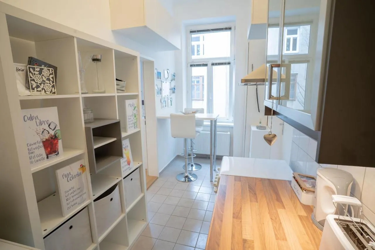 Ferienwohnung Cozy Modern Nest In The Heart Of Vienna With Netflix Apartment